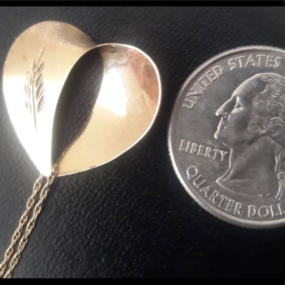 14K Gold Heart Pendant & Earrings Set - Picture 3 of 7